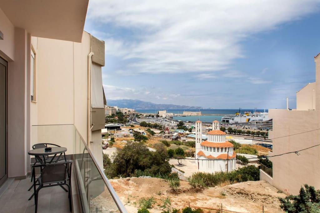 Minimal Loft Art With Sea View Over Heraklion Harbour Lägenhet Exteriör bild