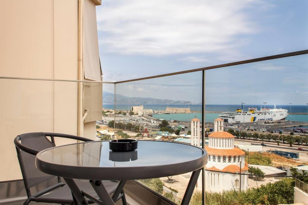 Minimal Loft Art With Sea View Over Heraklion Harbour Lägenhet Exteriör bild