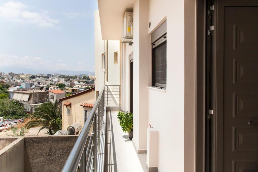 Minimal Loft Art With Sea View Over Heraklion Harbour Lägenhet Exteriör bild