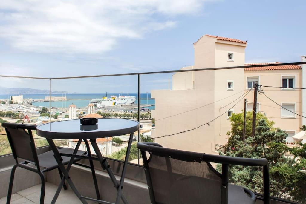 Minimal Loft Art With Sea View Over Heraklion Harbour Lägenhet Exteriör bild